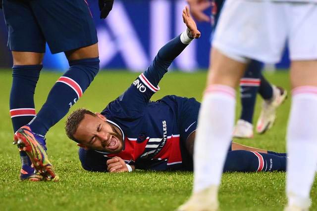 【法甲】大巴黎爆冷输球，1-0输球！内马尔遭同胞剪刀脚重铲伤离！
